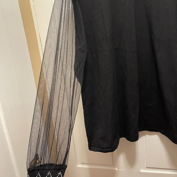 Venus sheer sleeve top - Picture 2 of 3